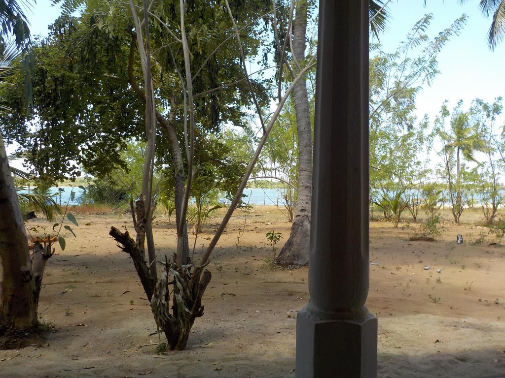 Reef Pasikudah Hotel Nachivantivu Exterior photo