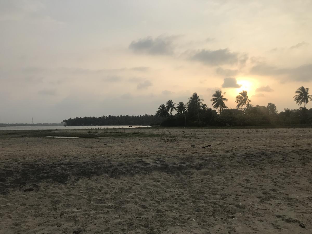 Reef Pasikudah Hotel Nachivantivu Exterior photo